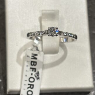 Solitario con brillanti sul gambo